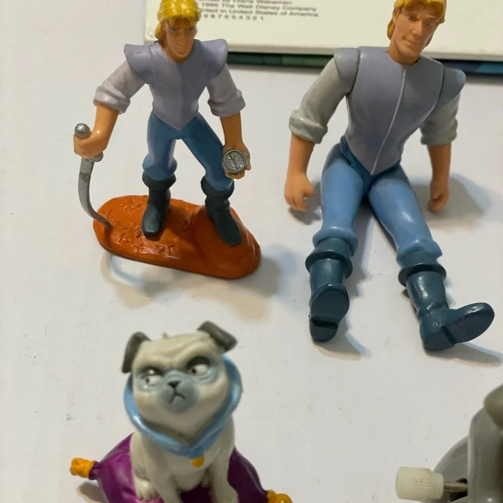 Vintage 1995 Pocahontas The Sparkling River Book and Action Figures